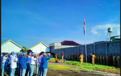 SMK Ahmad Yani Probolinggo Memperingati Hari Pendidikan Nasional dengan Upacara